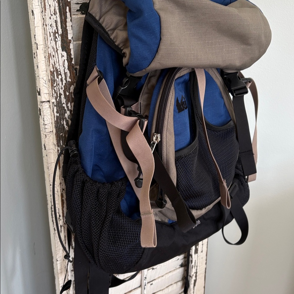 REI HALF-DOME pack - Picture 3 of 9